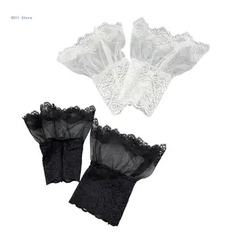 Рукава свитера, расклешенные рукава, кружевные манжеты на запястьях, накладные рукава с вышивкой на запястьях