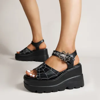 Новые летние сандалии-гладиаторы 2023, модные кожаные римские сандалии на металлической танкетке с открытым носком в стиле панк, женские пляжные сандалии в готическом стиле на платформе и каблуке